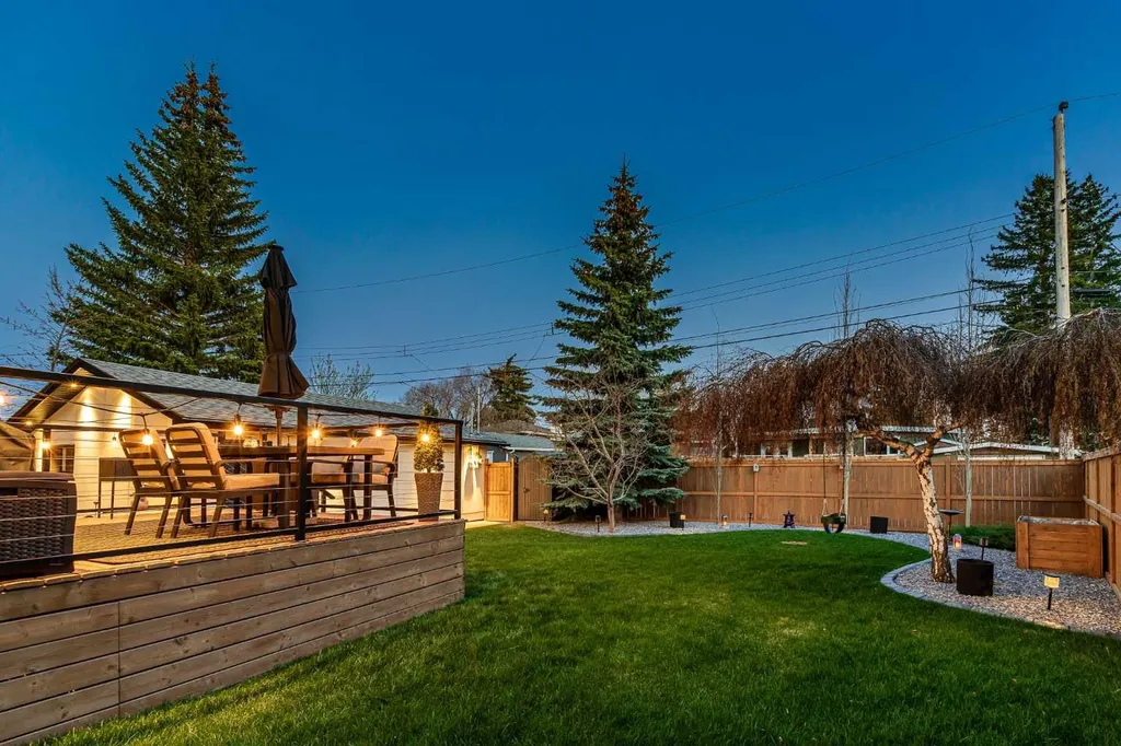 5420 La Salle Crescent SW Calgary AB T3E 5Y5