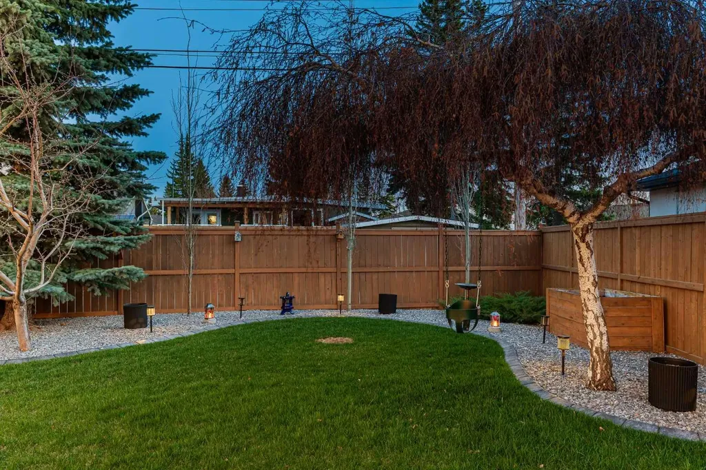 5420 La Salle Crescent SW Calgary AB T3E 5Y5