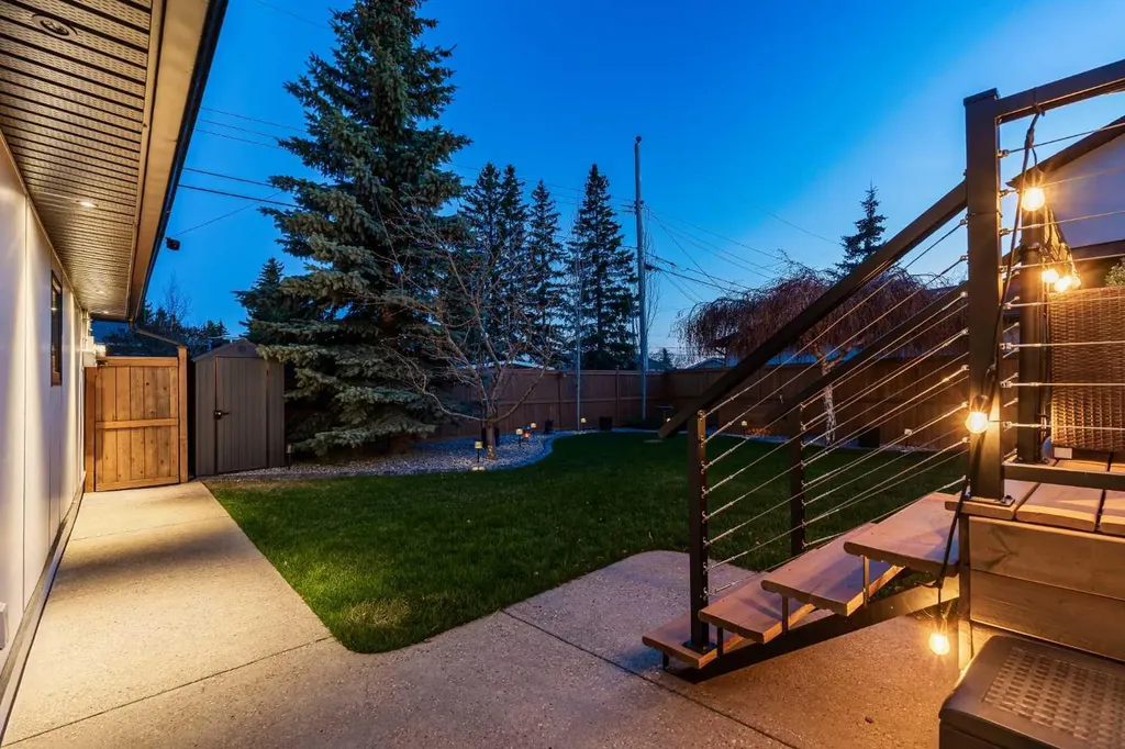 5420 La Salle Crescent SW Calgary AB T3E 5Y5