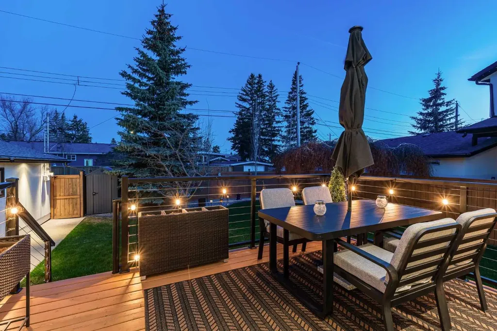 5420 La Salle Crescent SW Calgary AB T3E 5Y5