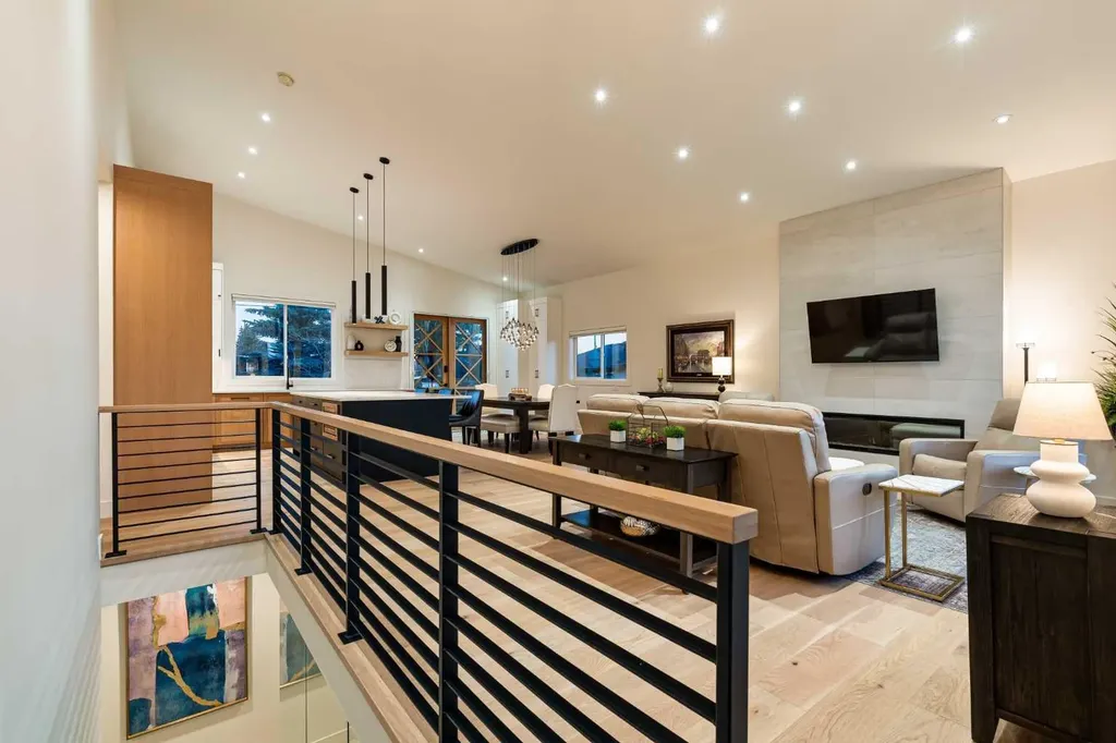 5420 La Salle Crescent SW Calgary AB T3E 5Y5