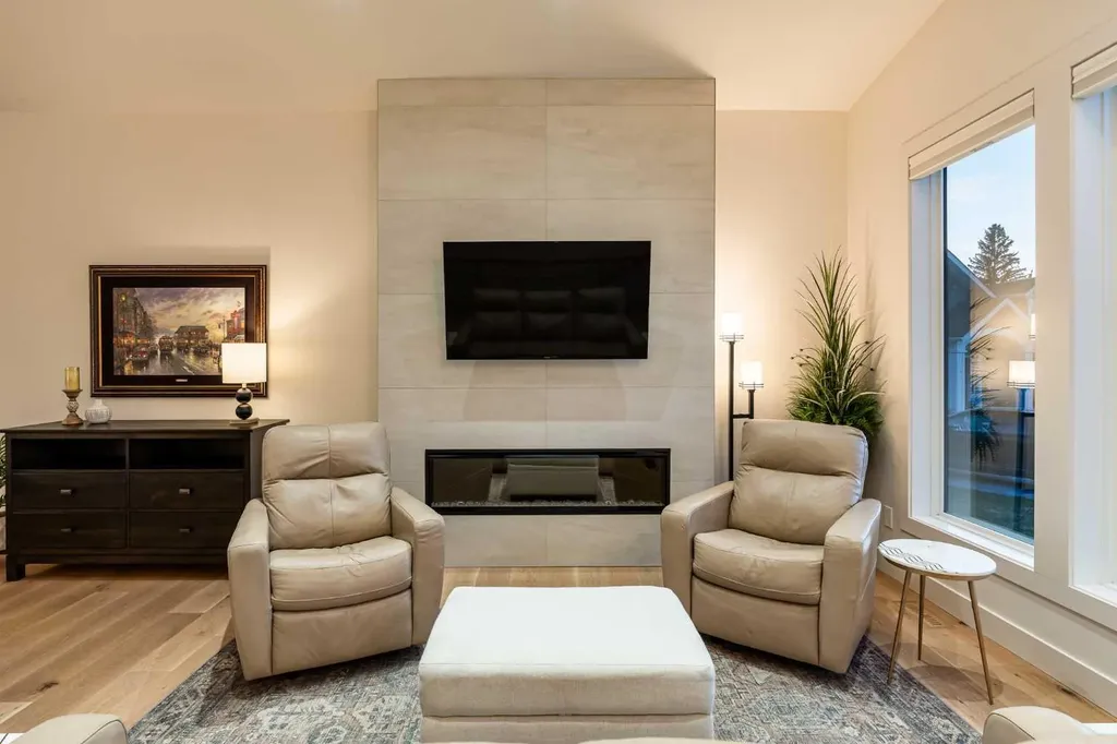 5420 La Salle Crescent SW Calgary AB T3E 5Y5