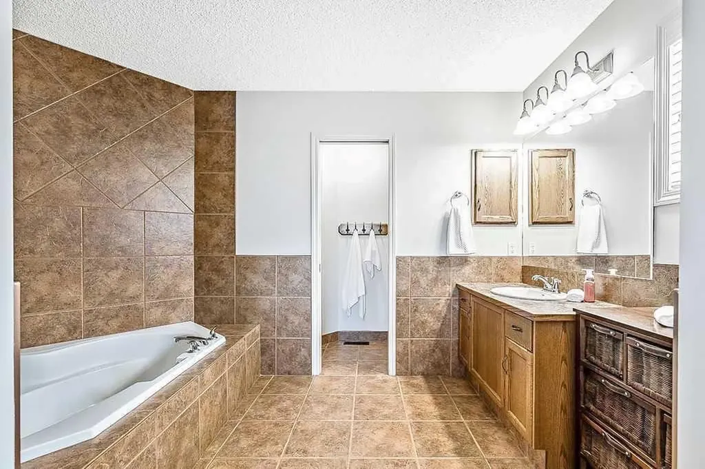 105 Cimarron Park Circle Okotoks AB T1S 2H5
