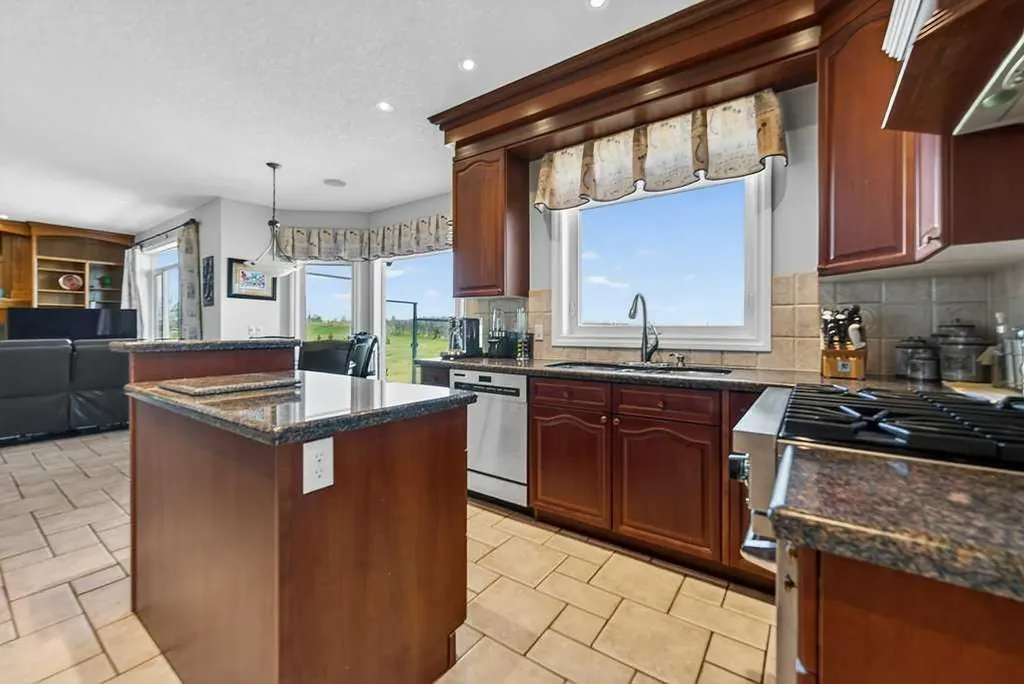 64240 266 Avenue E Rural Foothills County AB T1S 4L9
