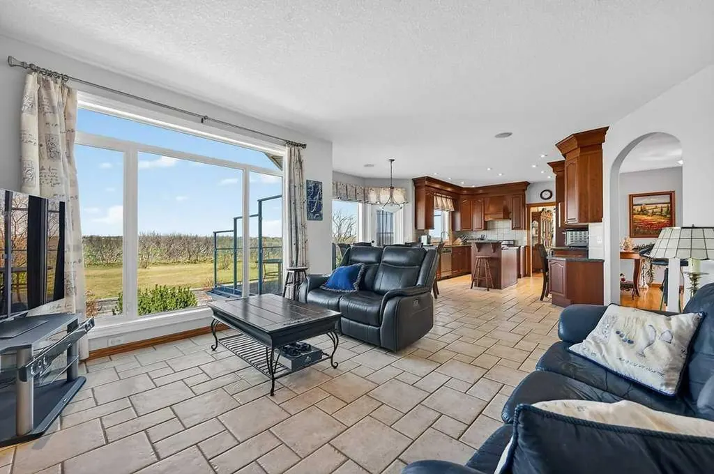 64240 266 Avenue E Rural Foothills County AB T1S 4L9
