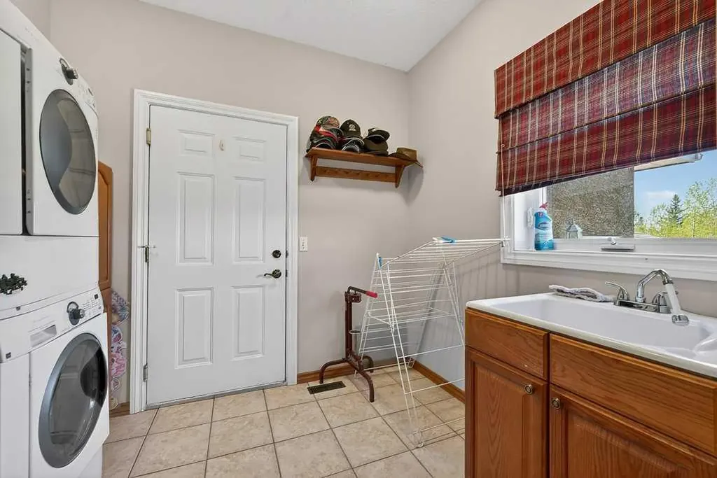 64240 266 Avenue E Rural Foothills County AB T1S 4L9