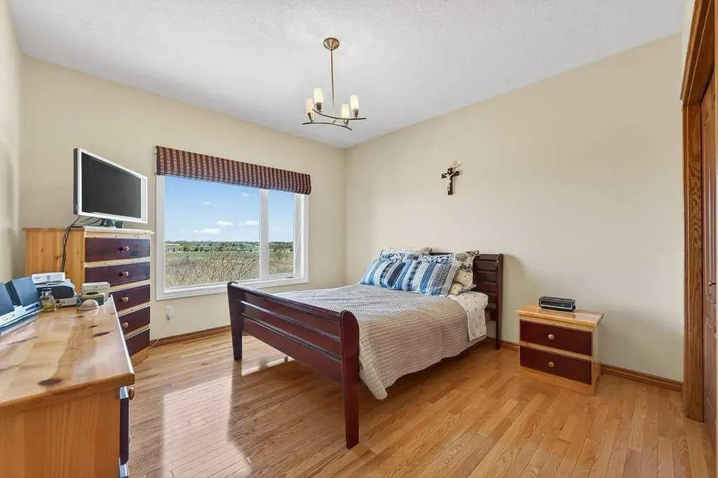 64240 266 Avenue E Rural Foothills County AB T1S 4L9