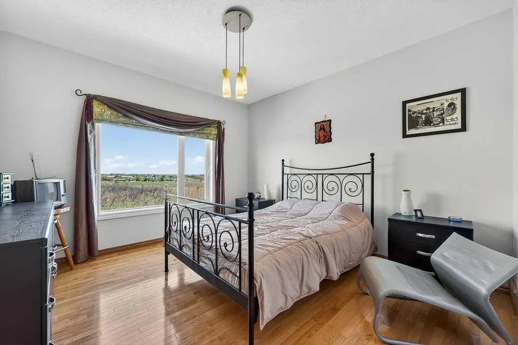 64240 266 Avenue E Rural Foothills County AB T1S 4L9