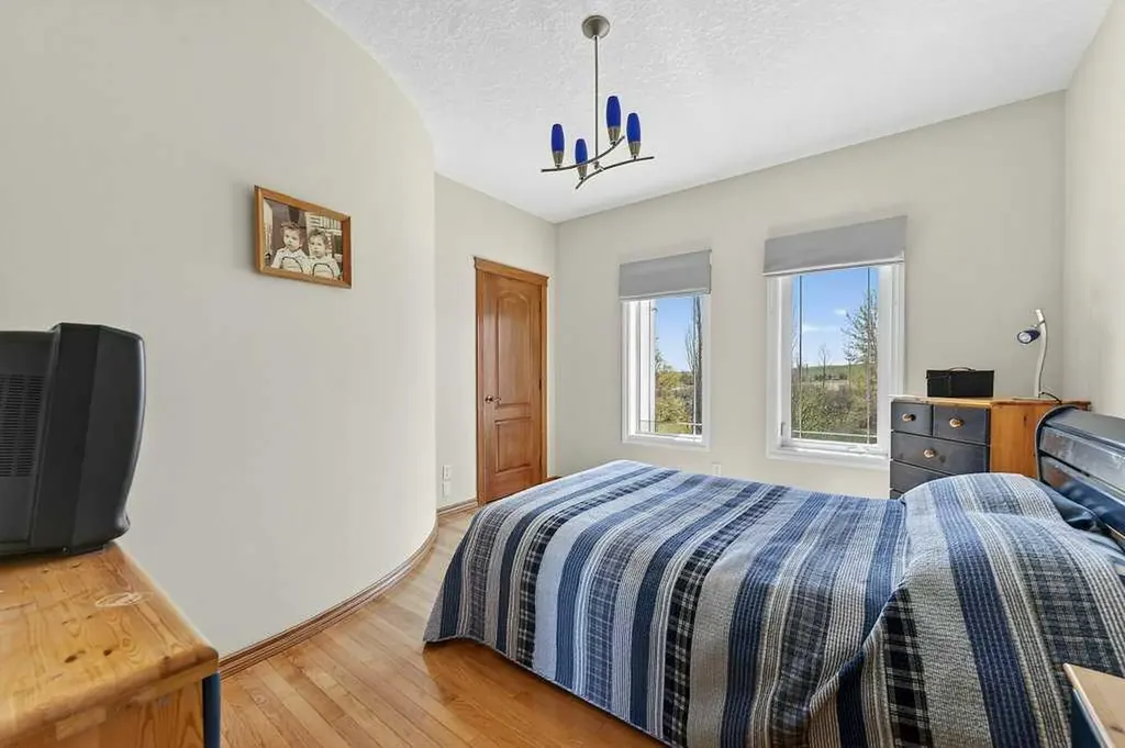 64240 266 Avenue E Rural Foothills County AB T1S 4L9