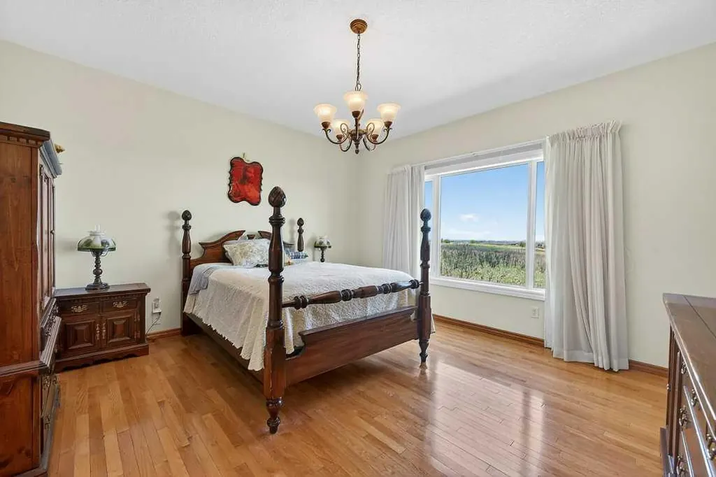 64240 266 Avenue E Rural Foothills County AB T1S 4L9