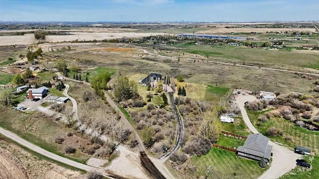 64240 266 Avenue E Rural Foothills County AB T1S 4L9