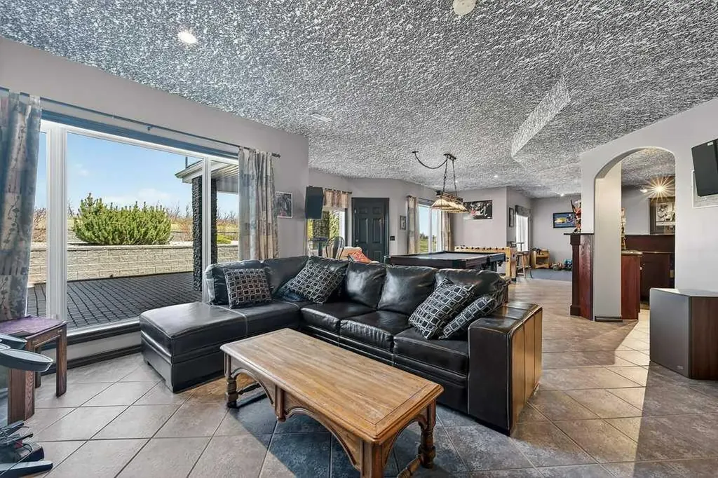 64240 266 Avenue E Rural Foothills County AB T1S 4L9