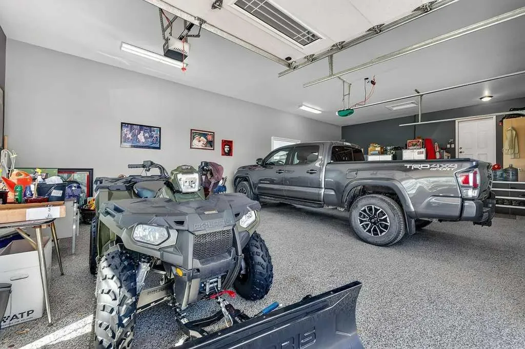64240 266 Avenue E Rural Foothills County AB T1S 4L9