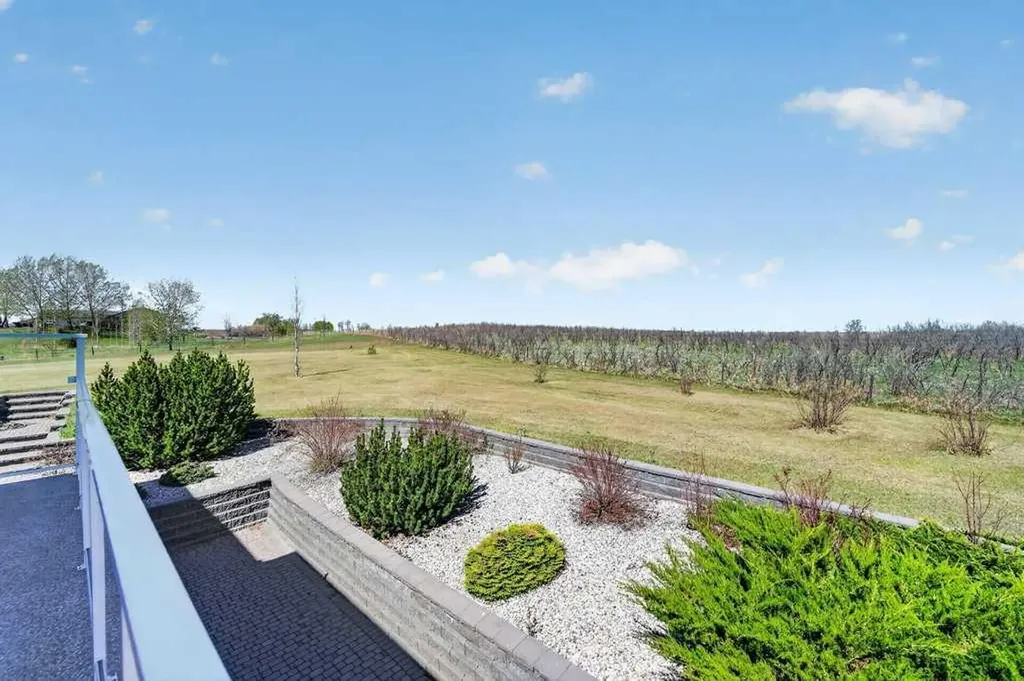 64240 266 Avenue E Rural Foothills County AB T1S 4L9