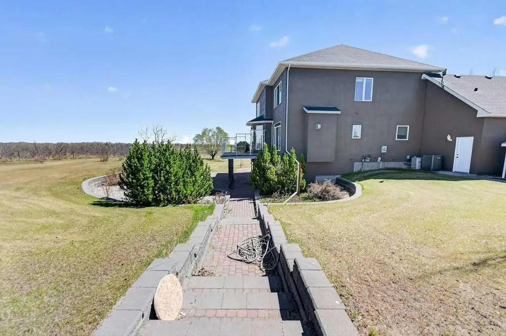 64240 266 Avenue E Rural Foothills County AB T1S 4L9