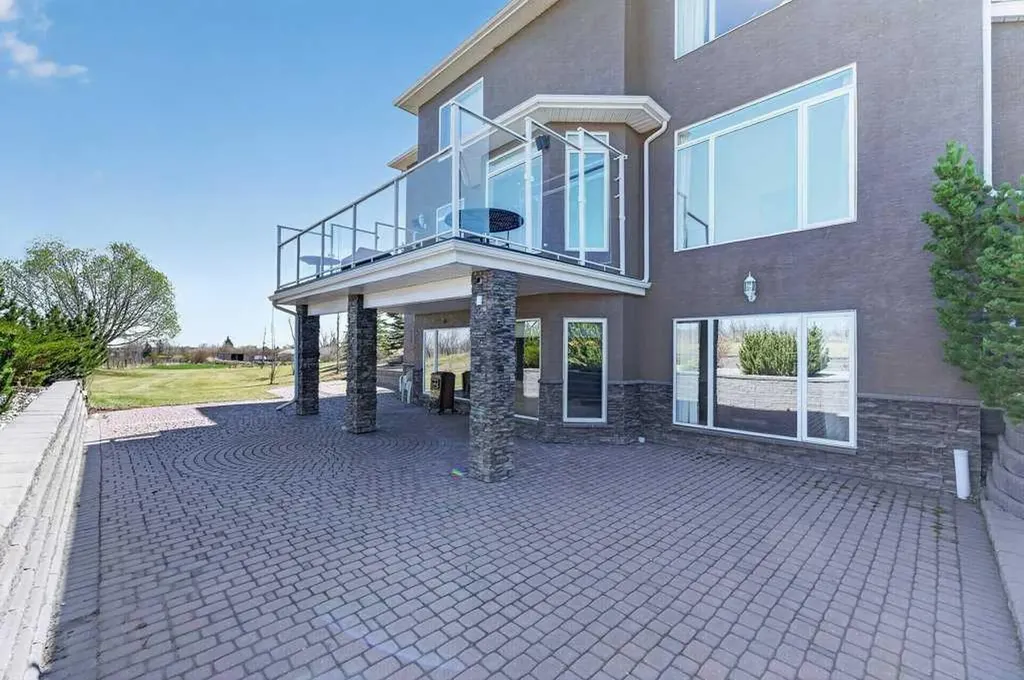 64240 266 Avenue E Rural Foothills County AB T1S 4L9