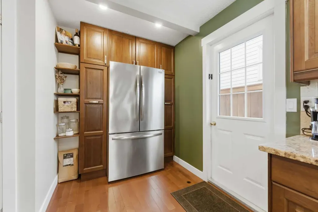 35 Millbank Road SW Calgary AB T2Y 2B6