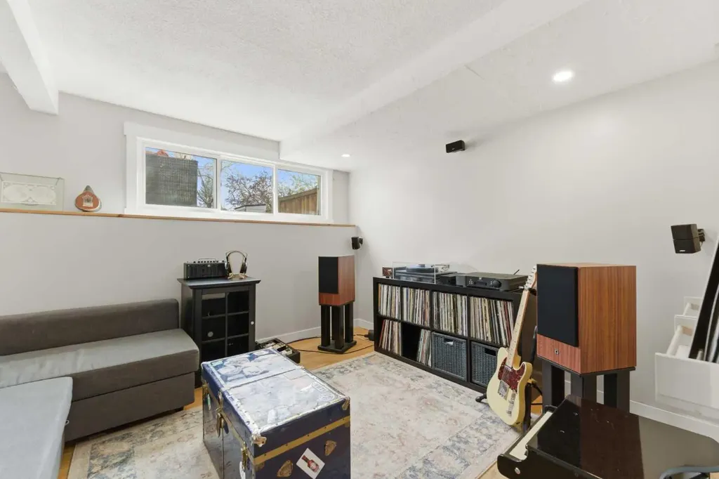35 Millbank Road SW Calgary AB T2Y 2B6