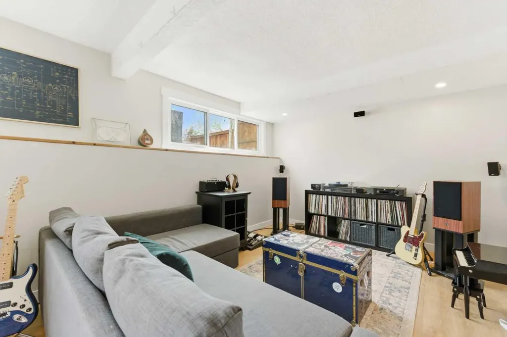 35 Millbank Road SW Calgary AB T2Y 2B6