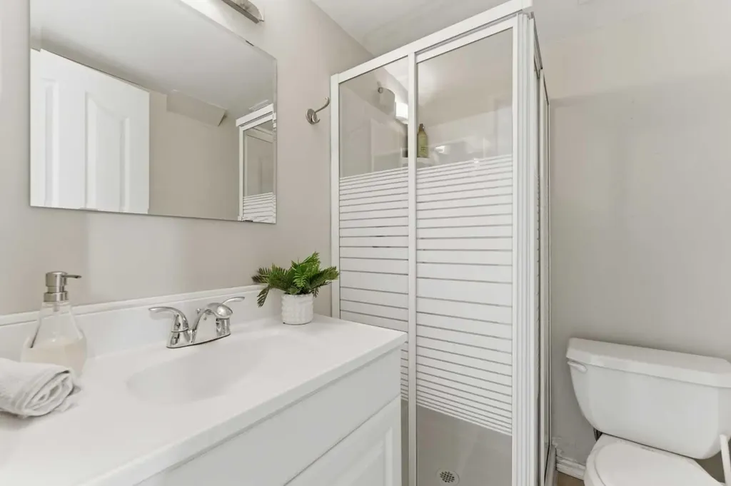 35 Millbank Road SW Calgary AB T2Y 2B6