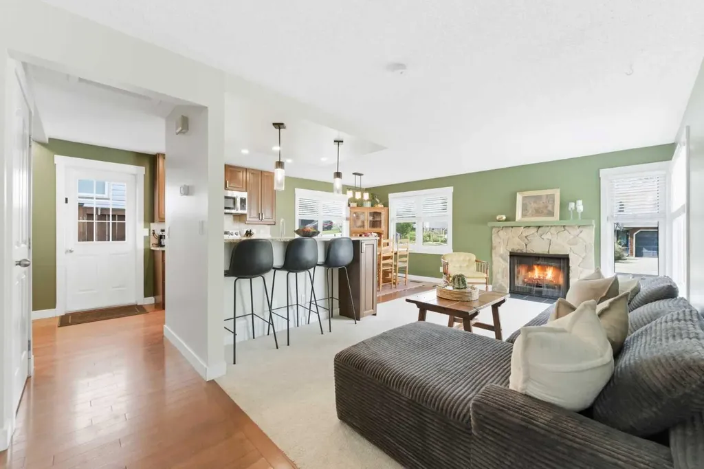 35 Millbank Road SW Calgary AB T2Y 2B6