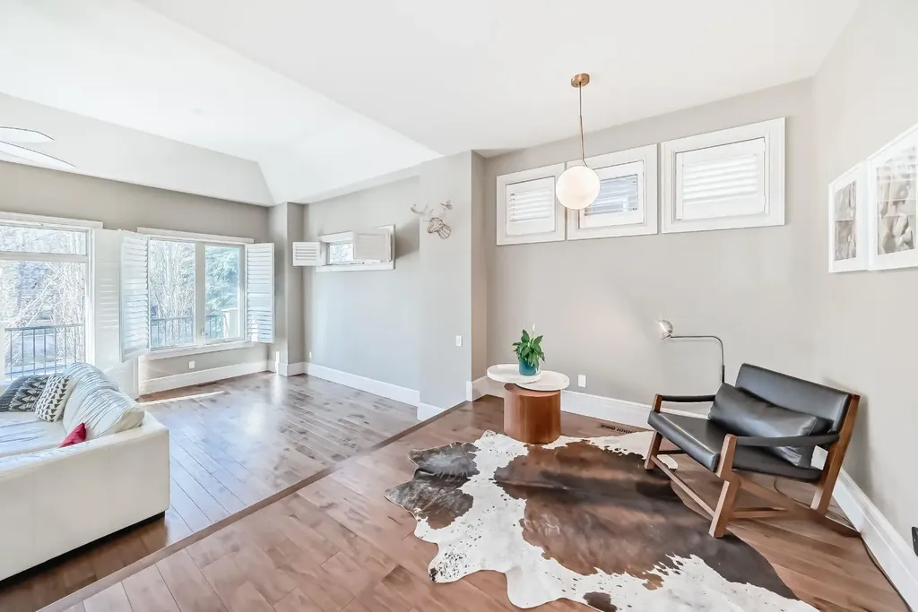 55 Aspen Meadows Green SW Calgary AB T3H 5J9