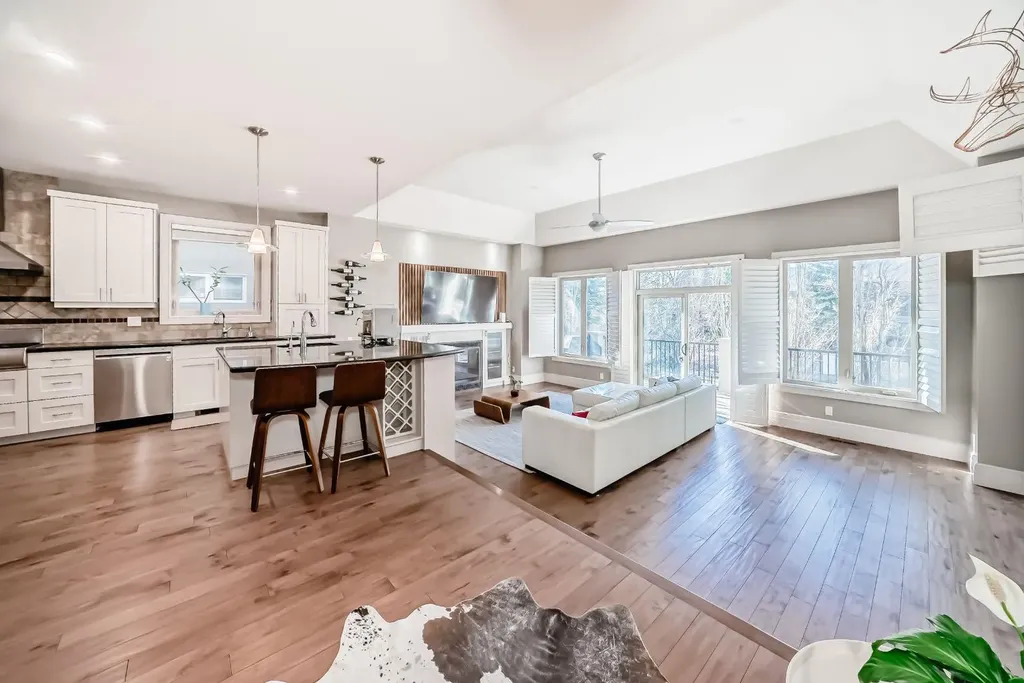 55 Aspen Meadows Green SW Calgary AB T3H 5J9