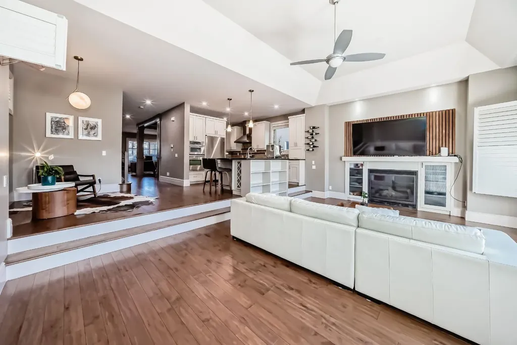 55 Aspen Meadows Green SW Calgary AB T3H 5J9