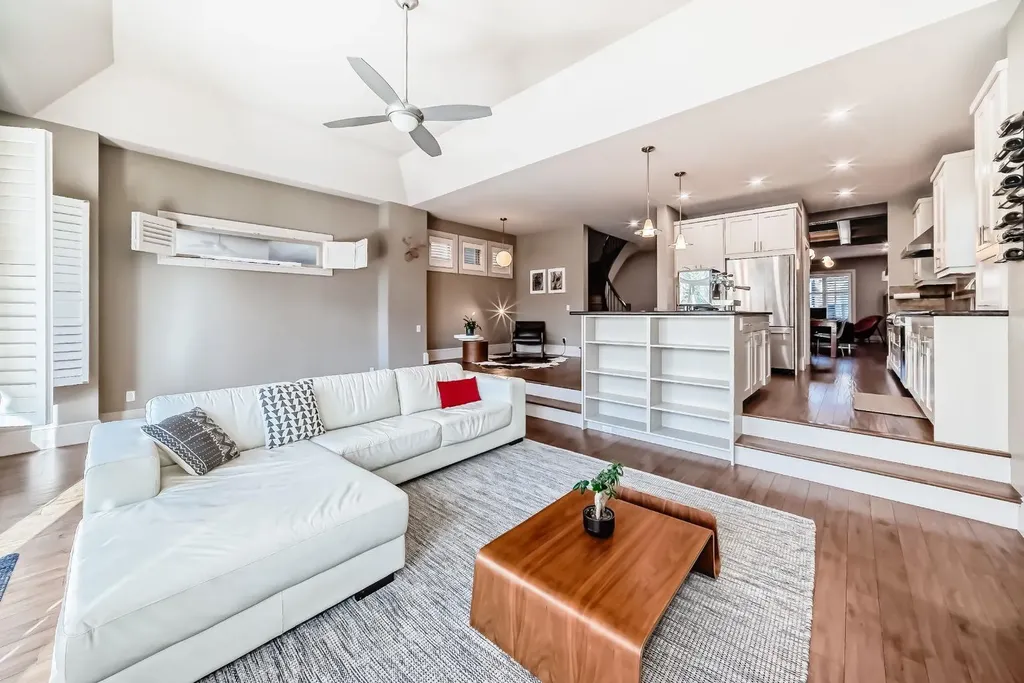 55 Aspen Meadows Green SW Calgary AB T3H 5J9