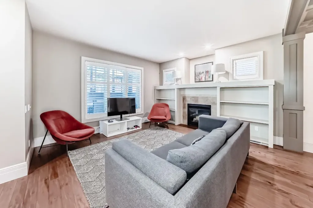 55 Aspen Meadows Green SW Calgary AB T3H 5J9