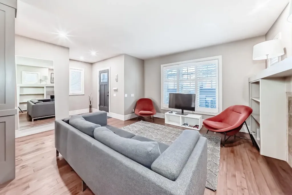55 Aspen Meadows Green SW Calgary AB T3H 5J9