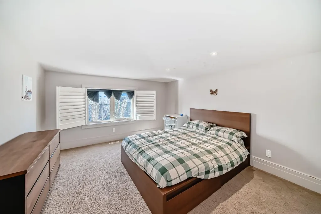 55 Aspen Meadows Green SW Calgary AB T3H 5J9