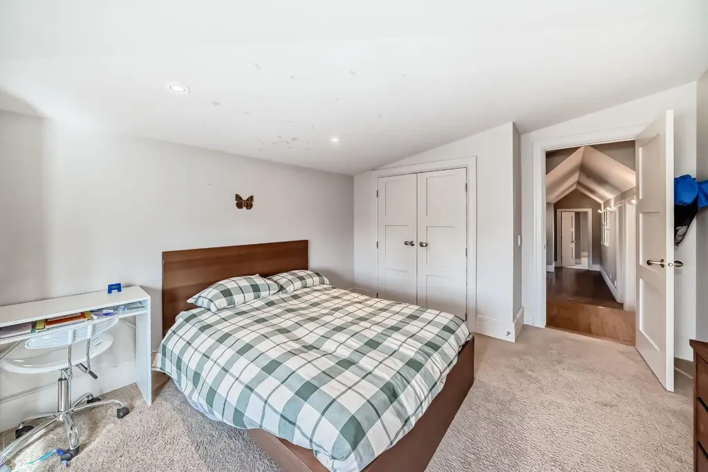 55 Aspen Meadows Green SW Calgary AB T3H 5J9