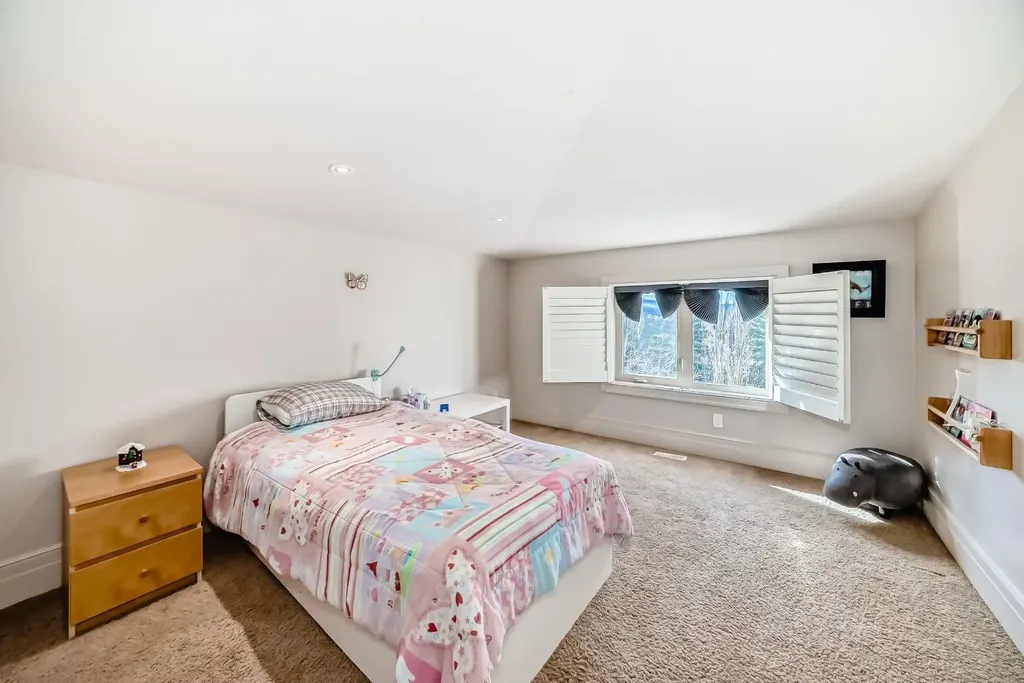55 Aspen Meadows Green SW Calgary AB T3H 5J9