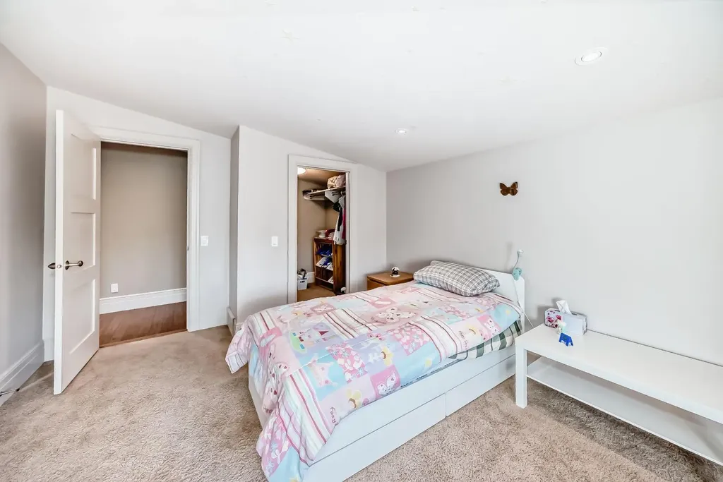 55 Aspen Meadows Green SW Calgary AB T3H 5J9
