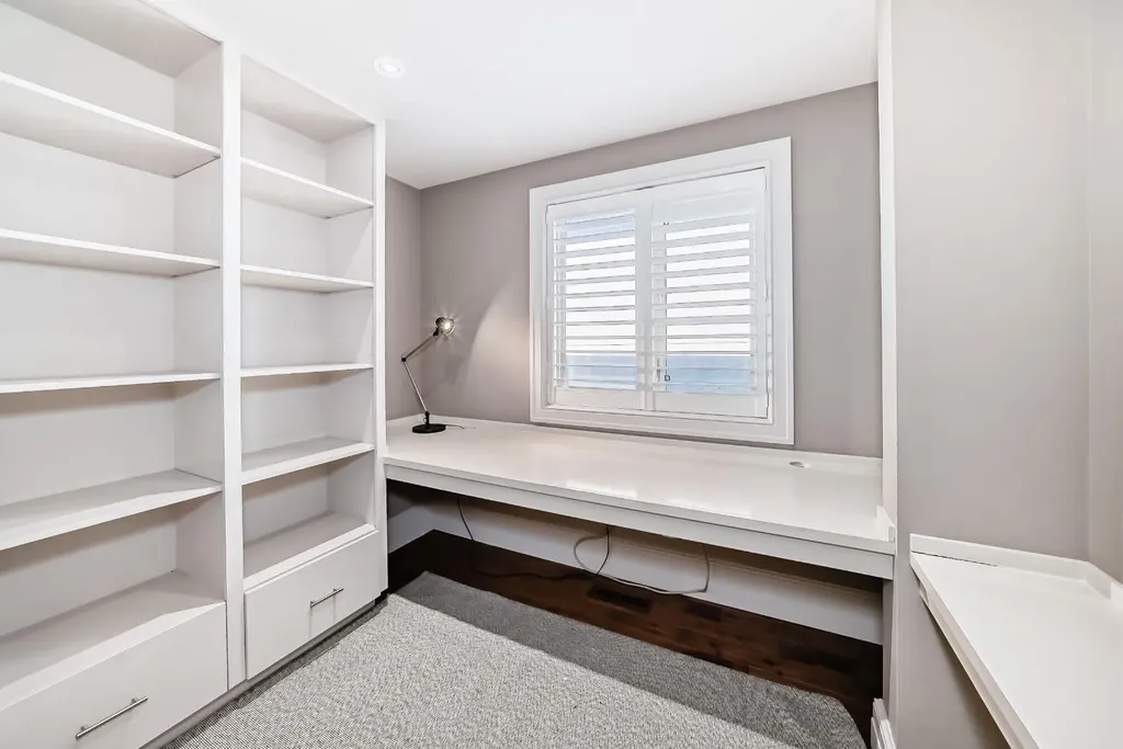55 Aspen Meadows Green SW Calgary AB T3H 5J9