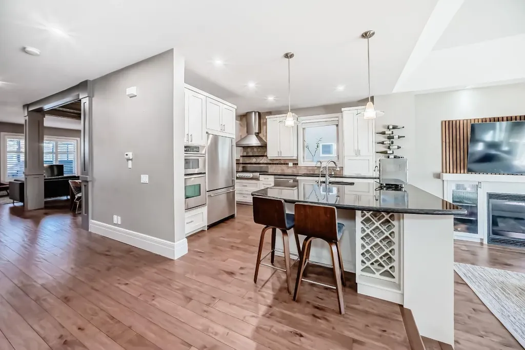 55 Aspen Meadows Green SW Calgary AB T3H 5J9