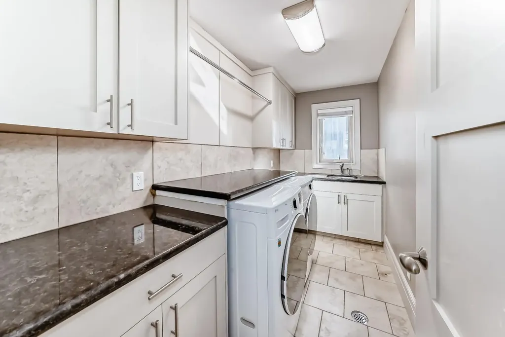 55 Aspen Meadows Green SW Calgary AB T3H 5J9