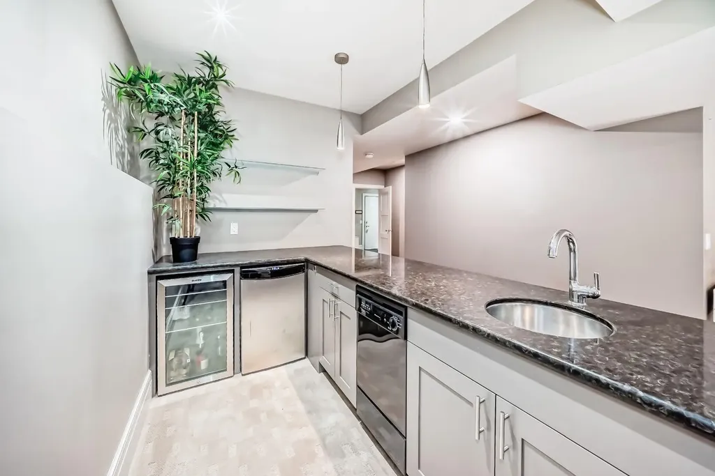 55 Aspen Meadows Green SW Calgary AB T3H 5J9