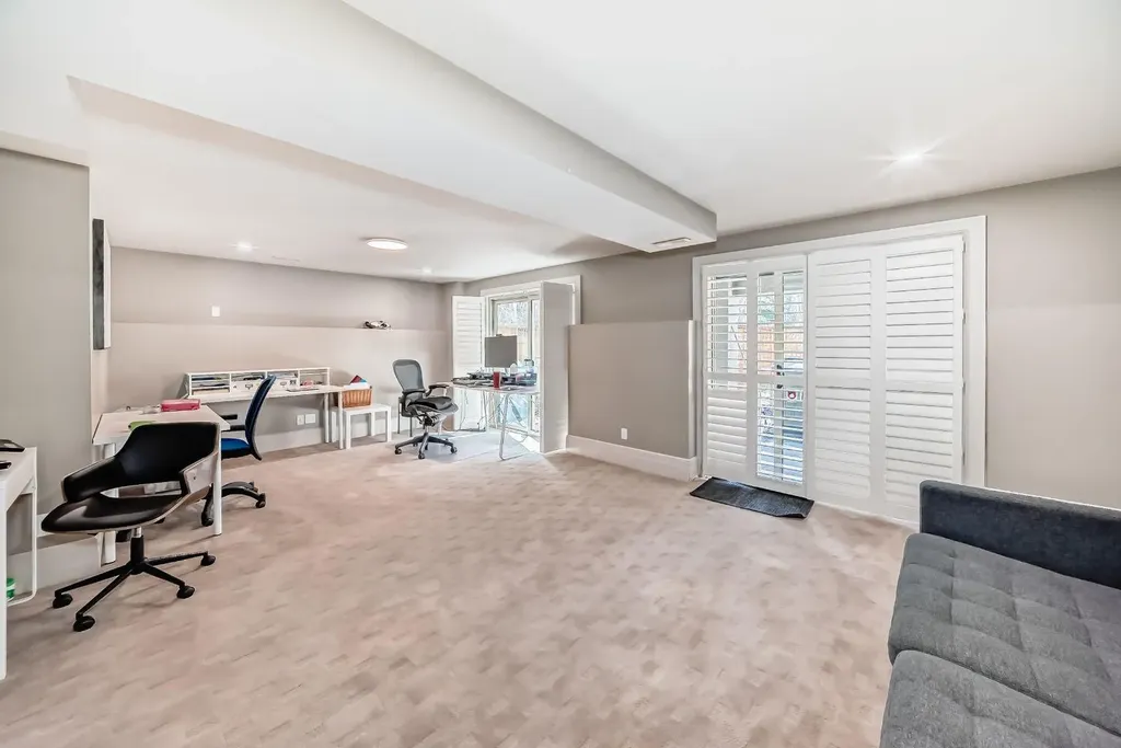 55 Aspen Meadows Green SW Calgary AB T3H 5J9