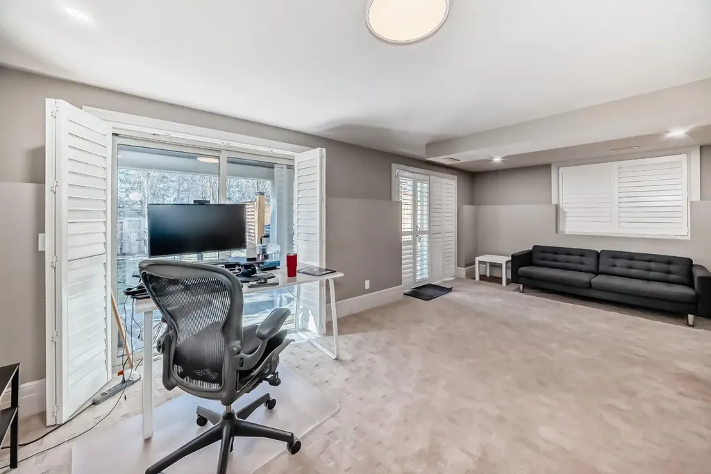 55 Aspen Meadows Green SW Calgary AB T3H 5J9