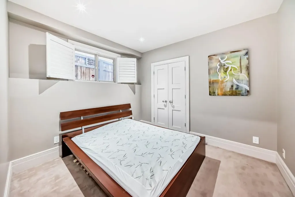 55 Aspen Meadows Green SW Calgary AB T3H 5J9