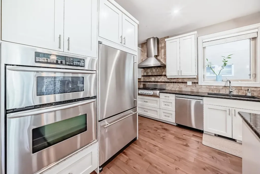 55 Aspen Meadows Green SW Calgary AB T3H 5J9