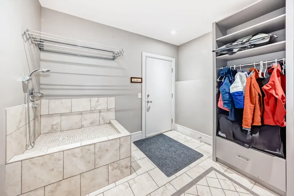 55 Aspen Meadows Green SW Calgary AB T3H 5J9