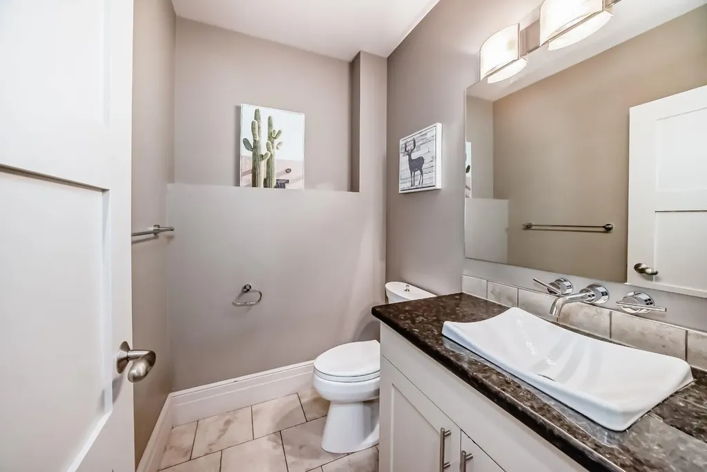55 Aspen Meadows Green SW Calgary AB T3H 5J9