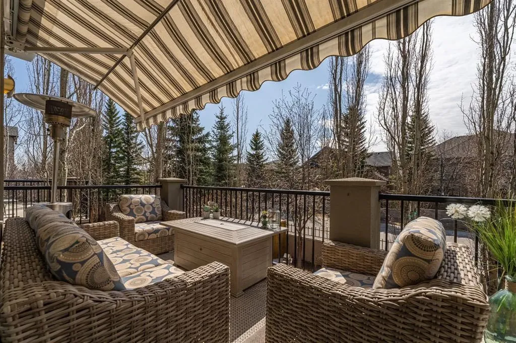 55 Aspen Meadows Green SW Calgary AB T3H 5J9
