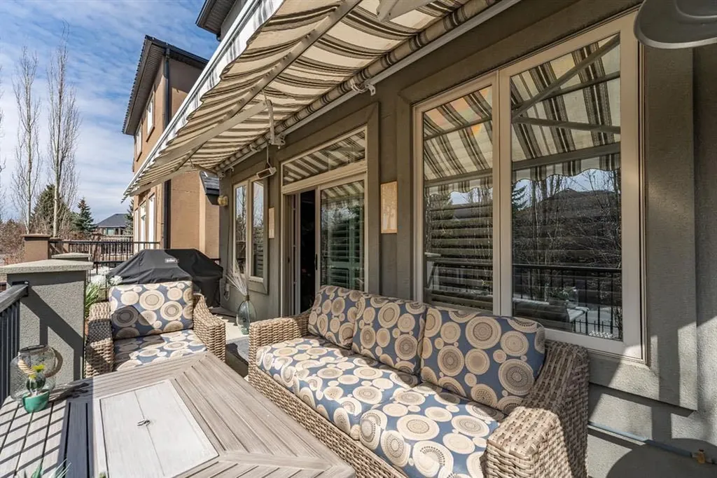55 Aspen Meadows Green SW Calgary AB T3H 5J9