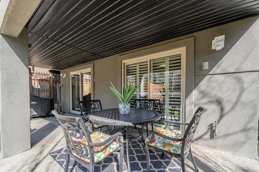 55 Aspen Meadows Green SW Calgary AB T3H 5J9