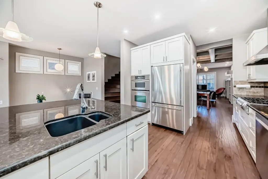 55 Aspen Meadows Green SW Calgary AB T3H 5J9