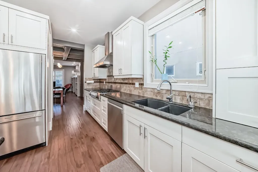 55 Aspen Meadows Green SW Calgary AB T3H 5J9
